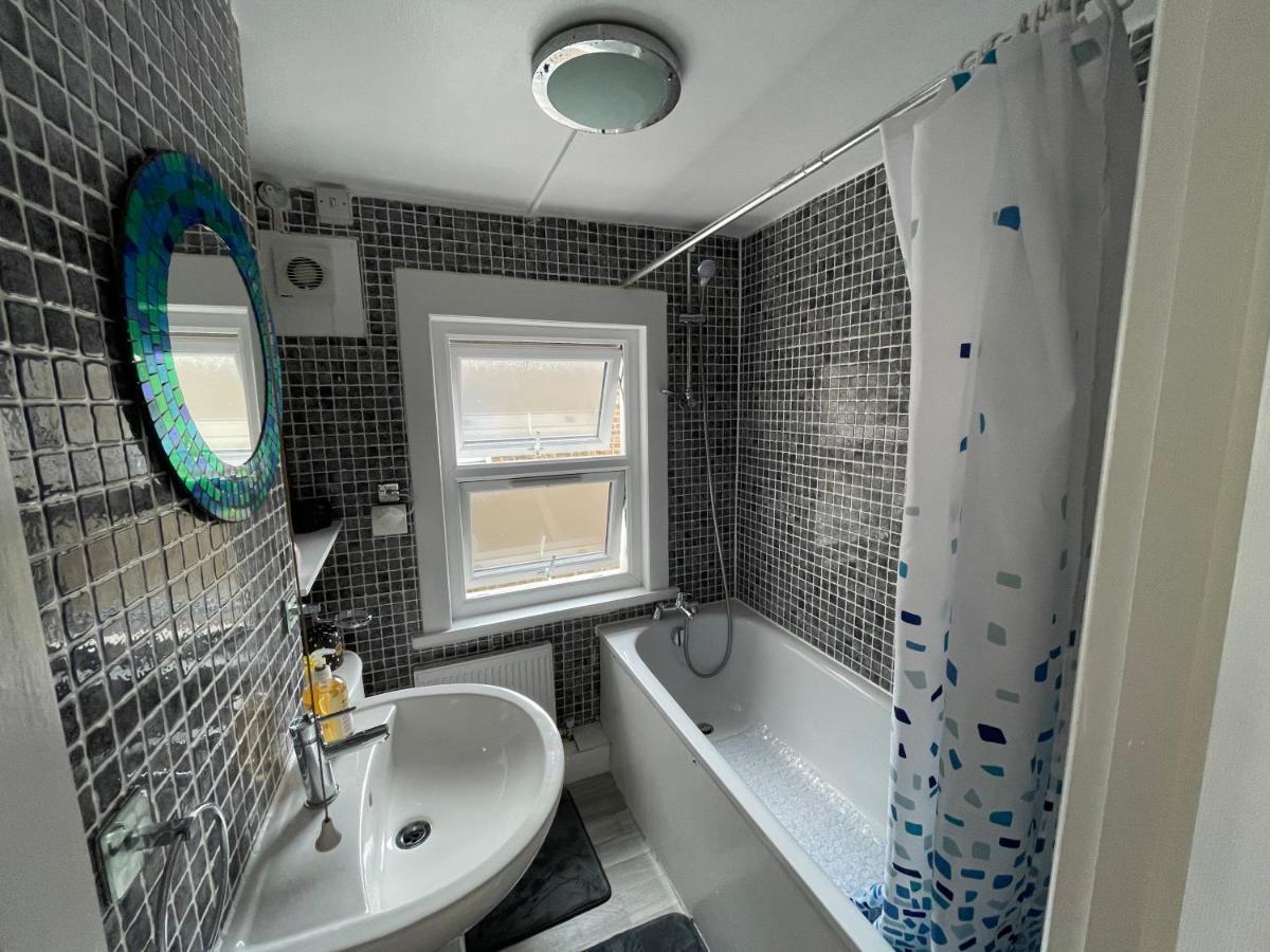 Large, Bright And Spacious 3 Bed Flat In London Exteriör bild